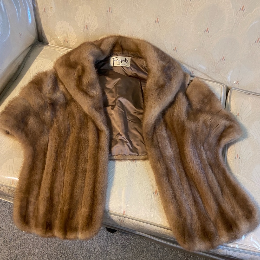 Elegant LITE Brown MINK Shawl Bolero Wrap VINTAGE !!!
SIZE SMALL - Picture 4 of 6